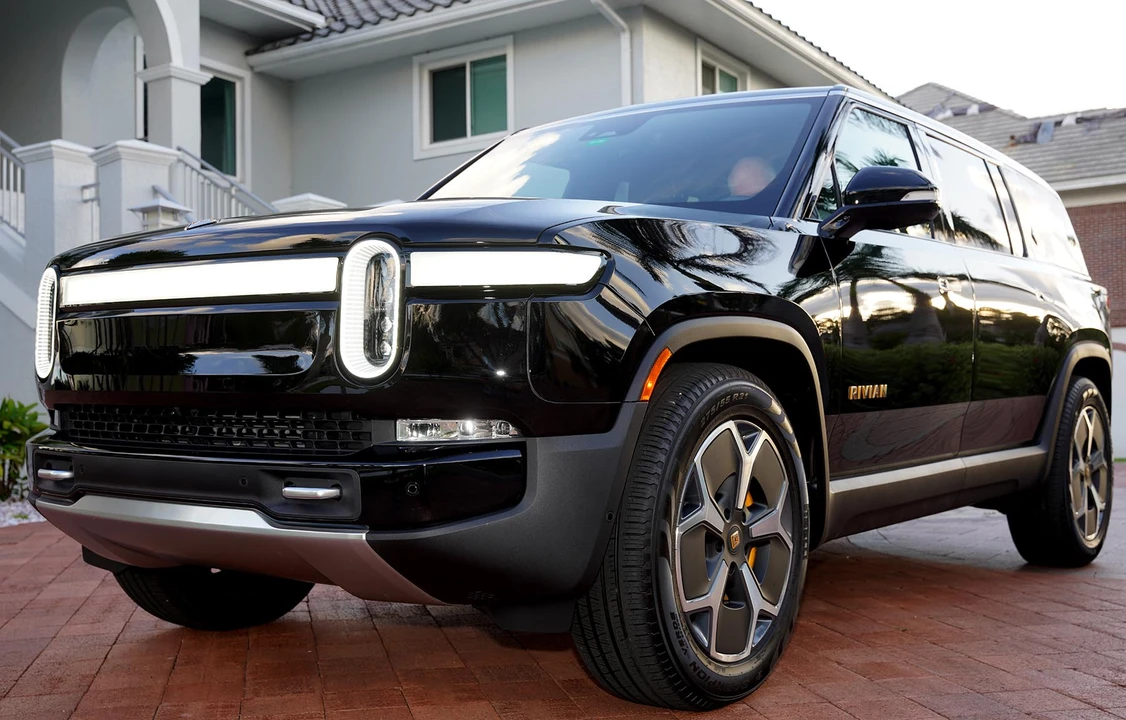 2023 Rivian R1S - Image 11 of 31