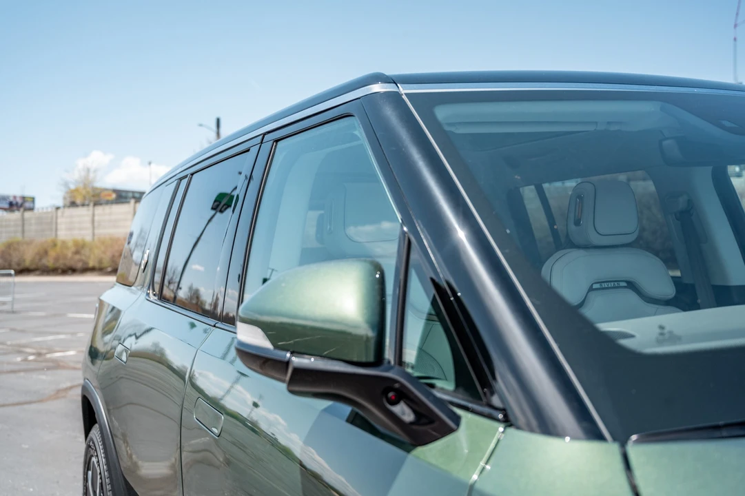 2023 Rivian R1S - Image 17 of 31