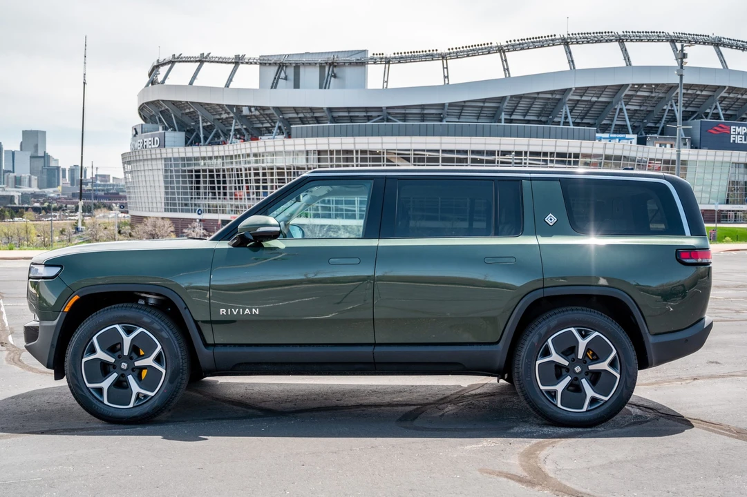 2023 Rivian R1S - Image 3 of 31