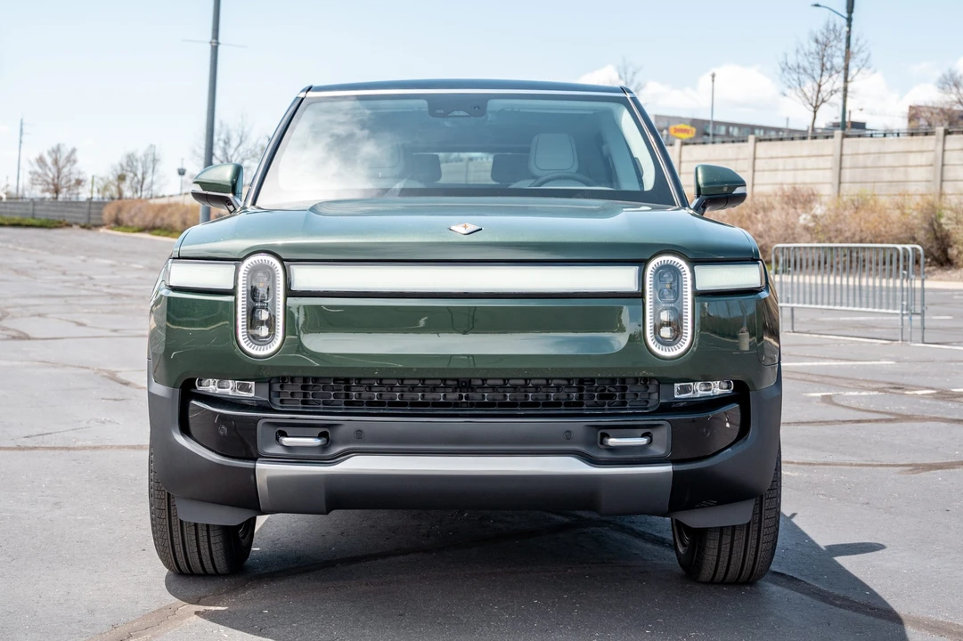 2023 Rivian R1S - Image 10 of 31