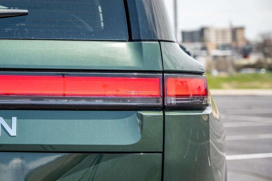 2023 Rivian R1S - Image 31 of 31