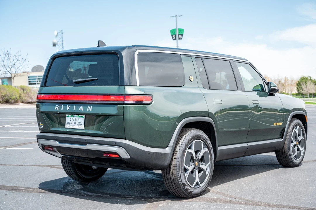 2023 Rivian R1S - Image 7 of 31