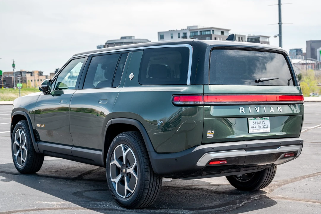 2023 Rivian R1S - Image 4 of 31