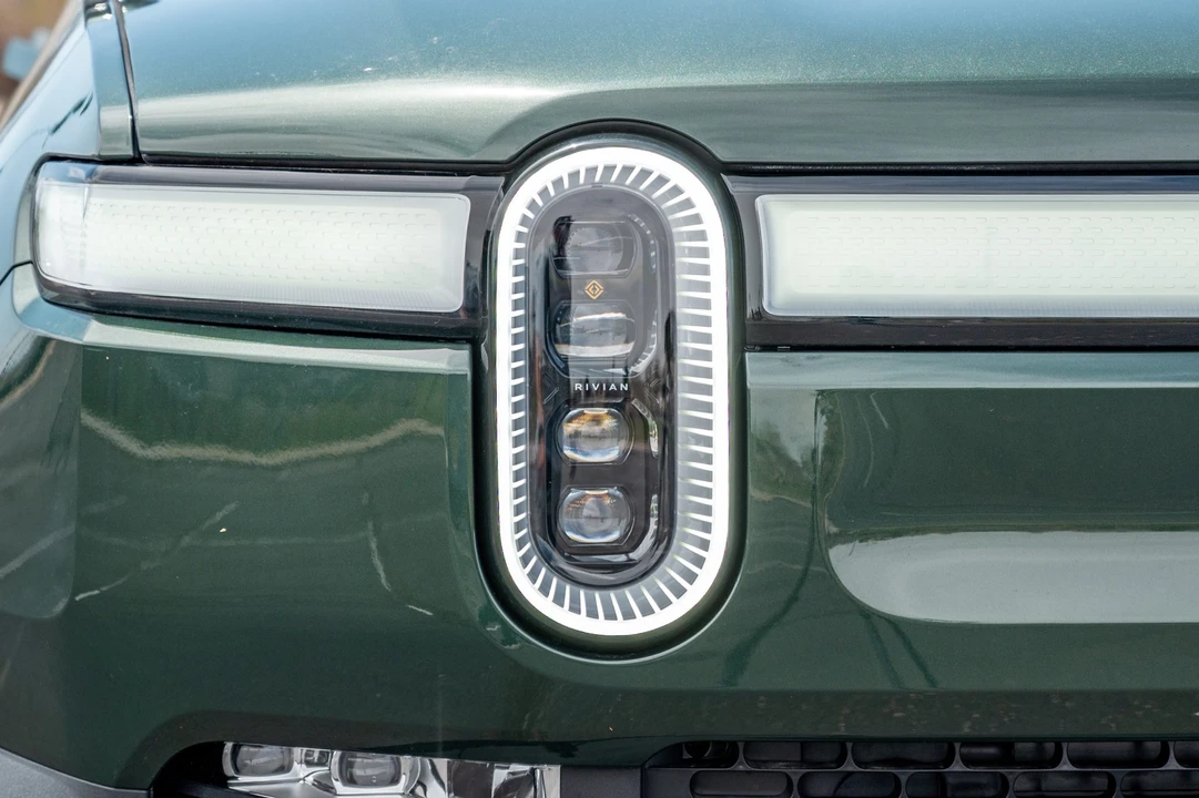 2023 Rivian R1S - Image 14 of 31