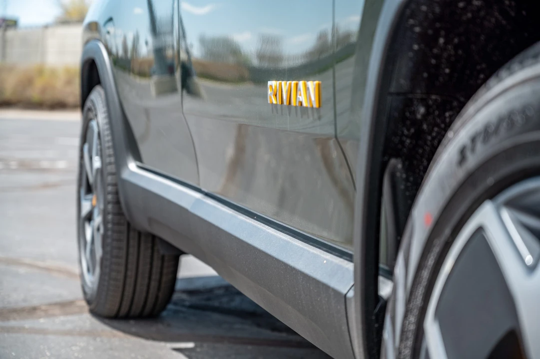 2023 Rivian R1S - Image 21 of 31