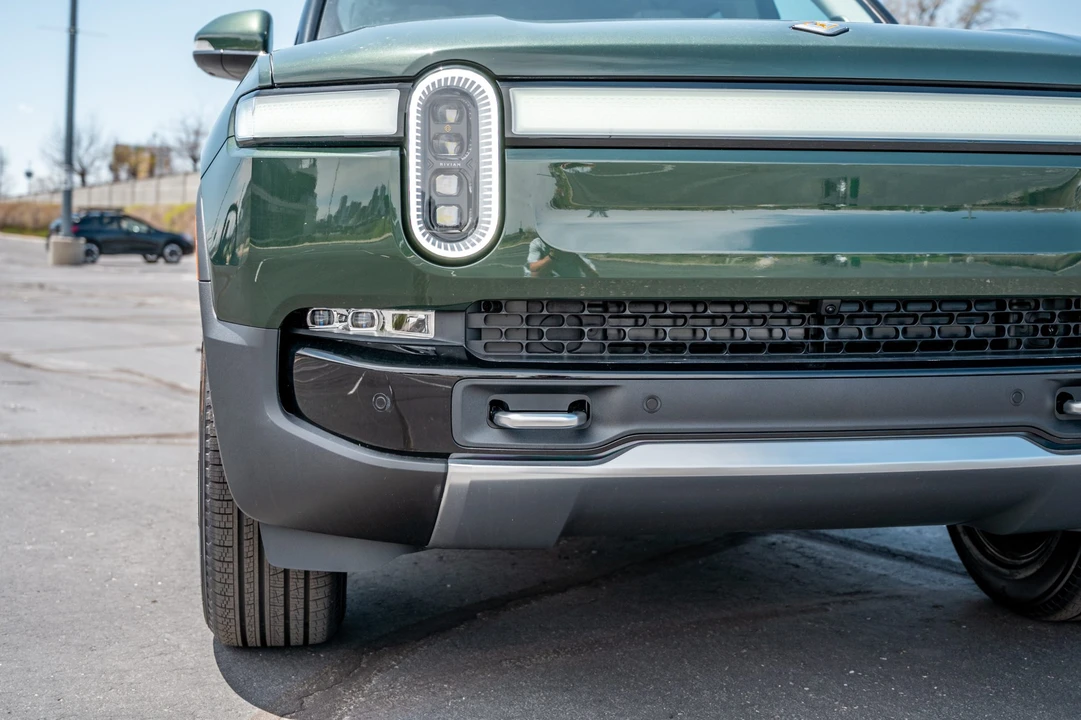 2023 Rivian R1S - Image 12 of 31