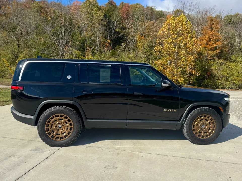 2023 Rivian R1S - Image 7 of 12