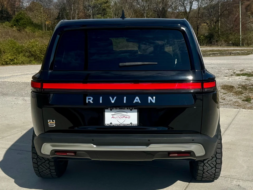 2023 Rivian R1S - Image 5 of 12