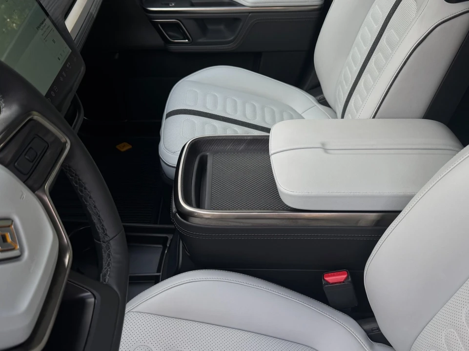 2023 Rivian R1S - Image 12 of 12