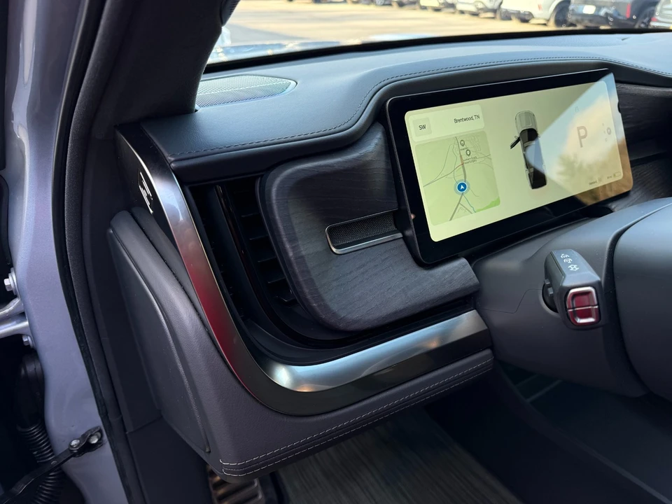 2023 Rivian R1S - Image 9 of 12
