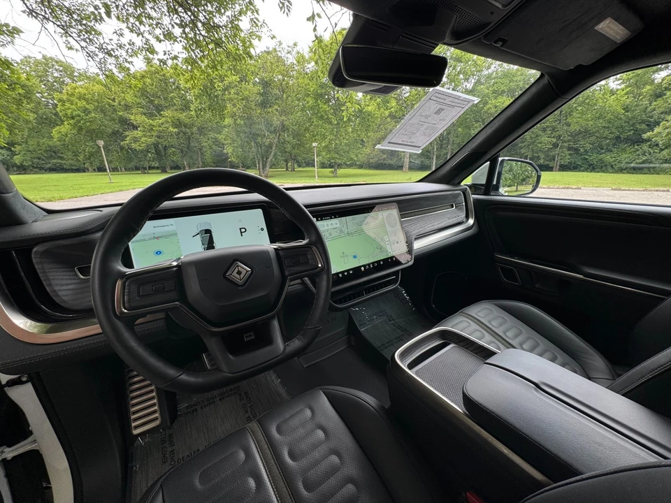 2023 Rivian R1S - Image 10 of 12