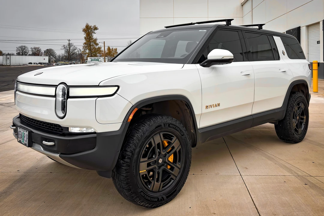 2023 Rivian R1S - Image 3 of 31