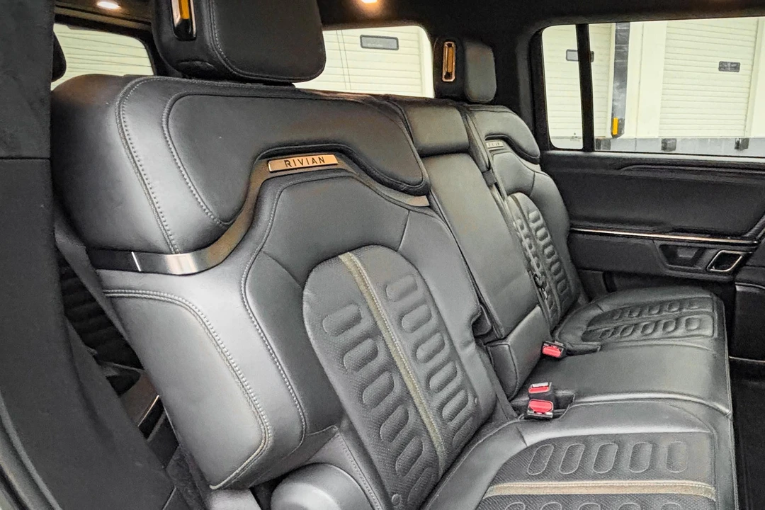2023 Rivian R1S - Image 26 of 31