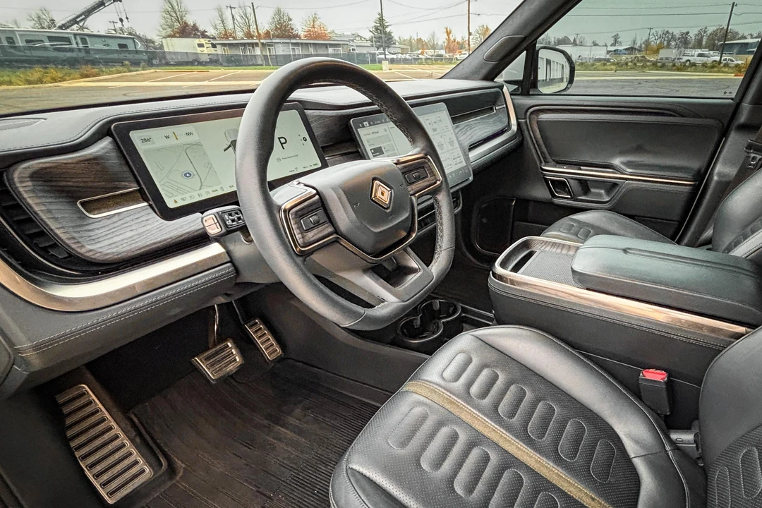 2023 Rivian R1S - Image 24 of 31