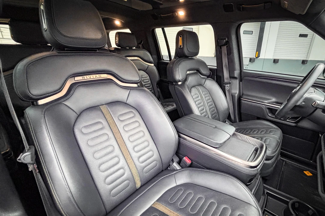 2023 Rivian R1S - Image 25 of 31