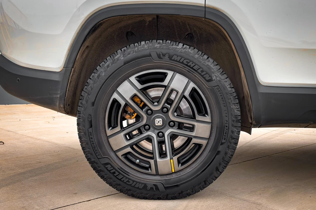 2023 Rivian R1S - Image 22 of 31