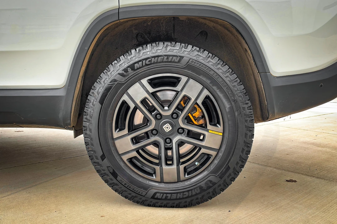 2023 Rivian R1S - Image 21 of 31
