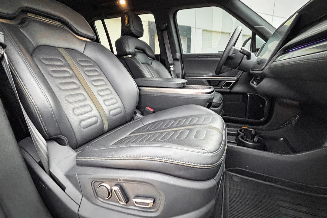 2023 Rivian R1S - Image 29 of 31