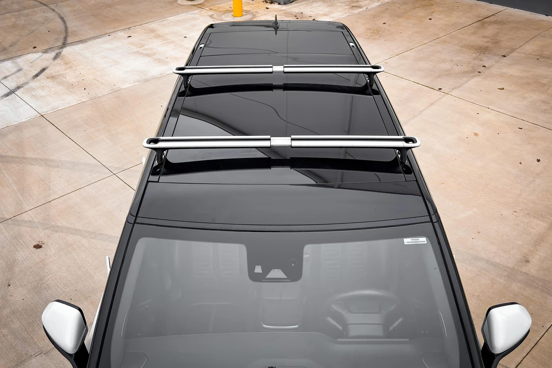 2023 Rivian R1S - Image 15 of 31