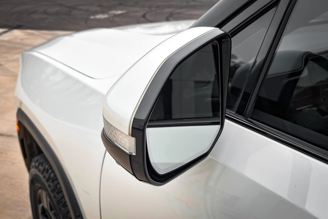 2023 Rivian R1S - Image 11 of 31
