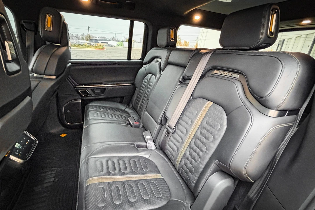 2023 Rivian R1S - Image 30 of 31