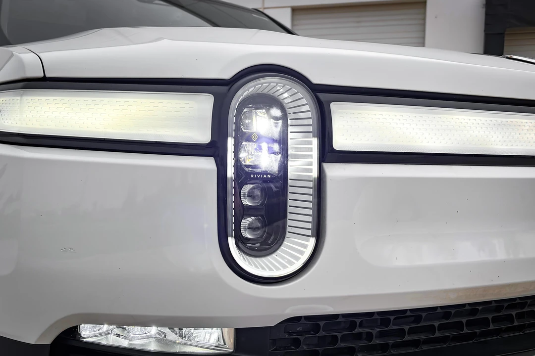 2023 Rivian R1S - Image 9 of 31