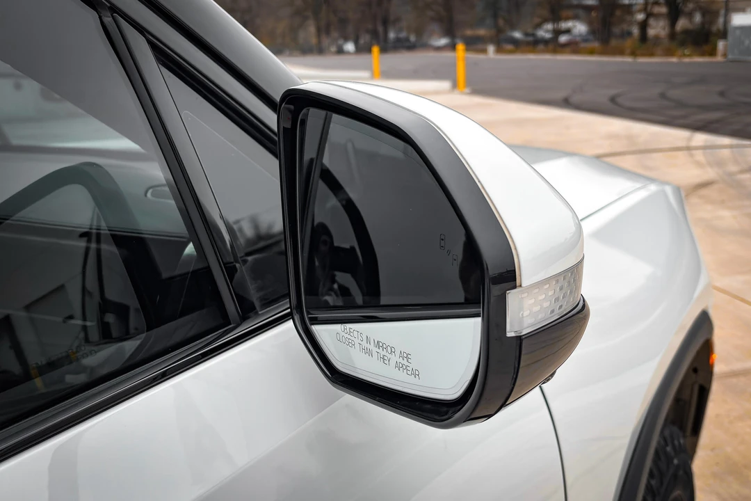 2023 Rivian R1S - Image 14 of 31
