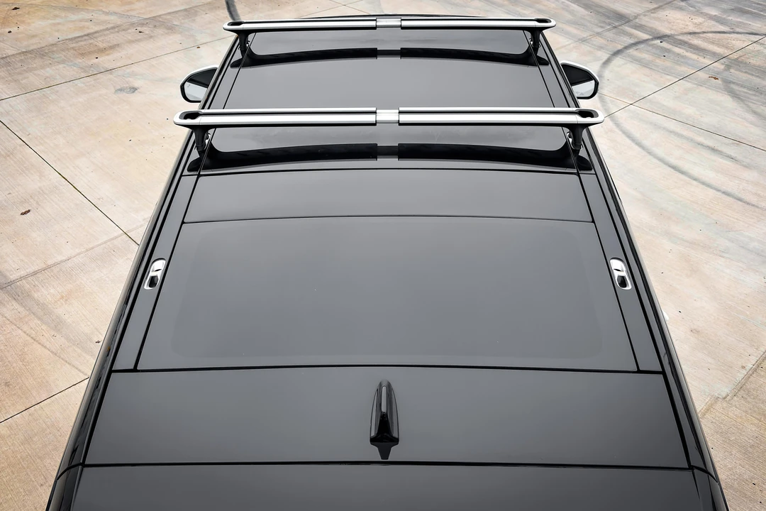 2023 Rivian R1S - Image 17 of 31