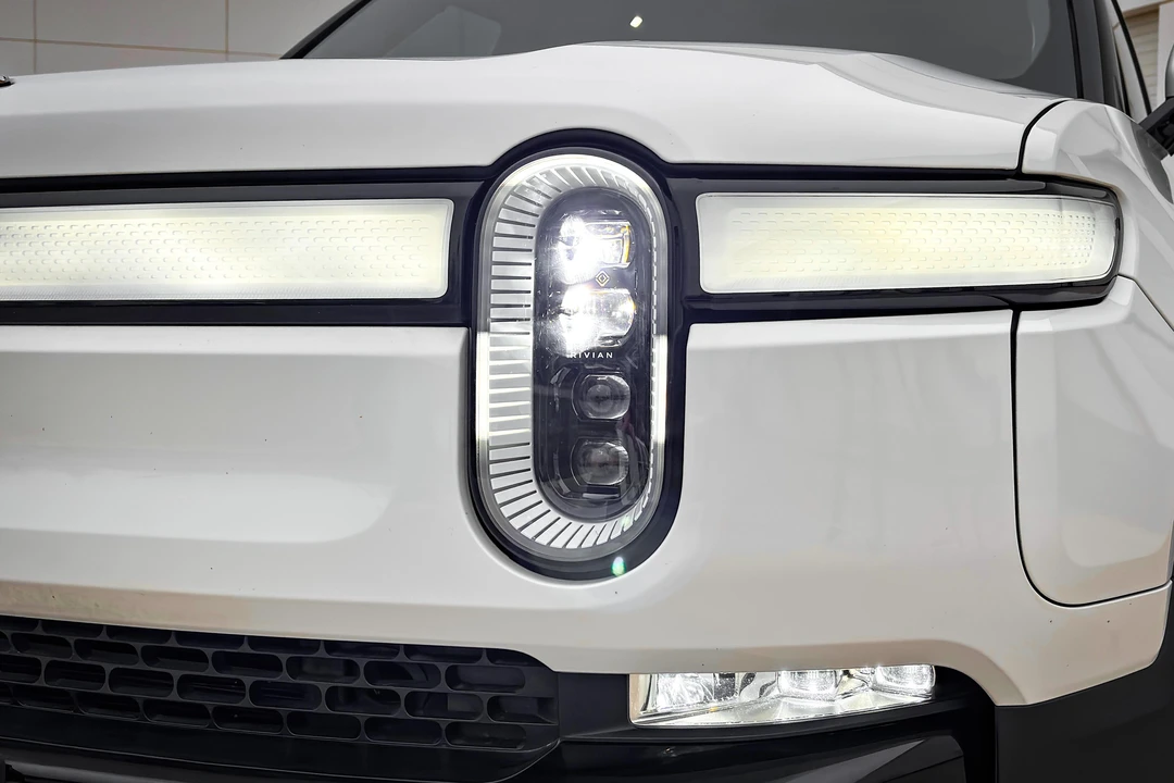 2023 Rivian R1S - Image 10 of 31