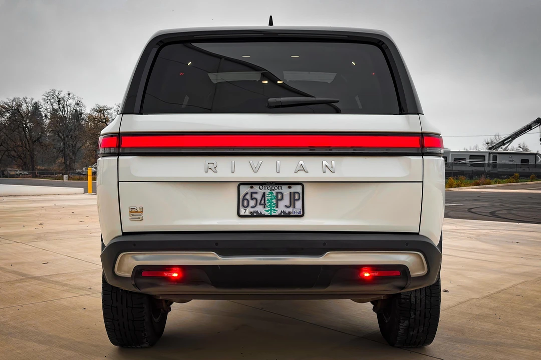 2023 Rivian R1S - Image 5 of 31