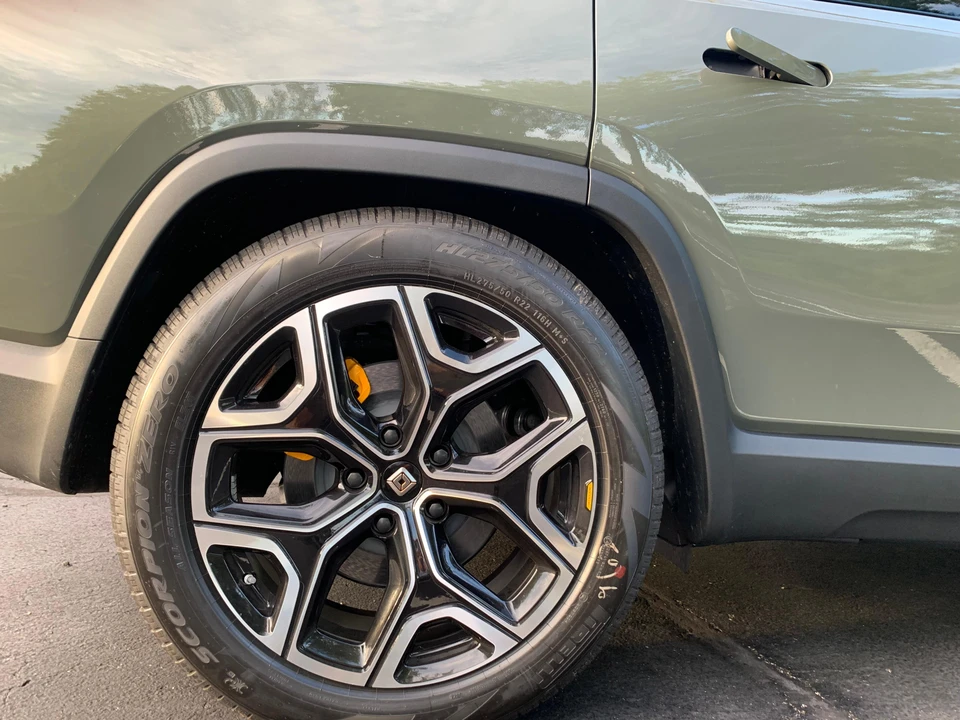 2023 Rivian R1S - Image 29 of 31