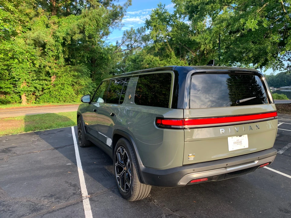 2023 Rivian R1S - Image 11 of 31