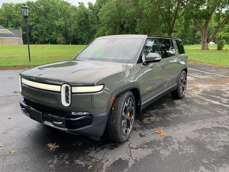 2023 Rivian R1S - Image 9 of 31