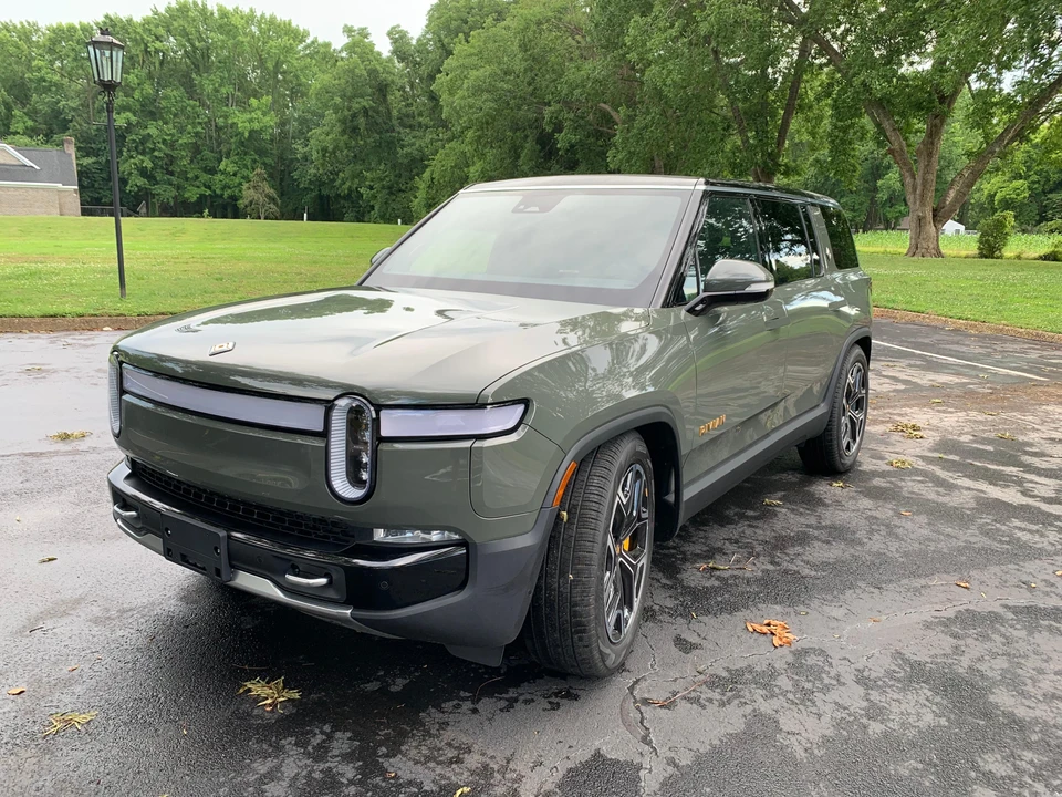 2023 Rivian R1S - Image 8 of 31