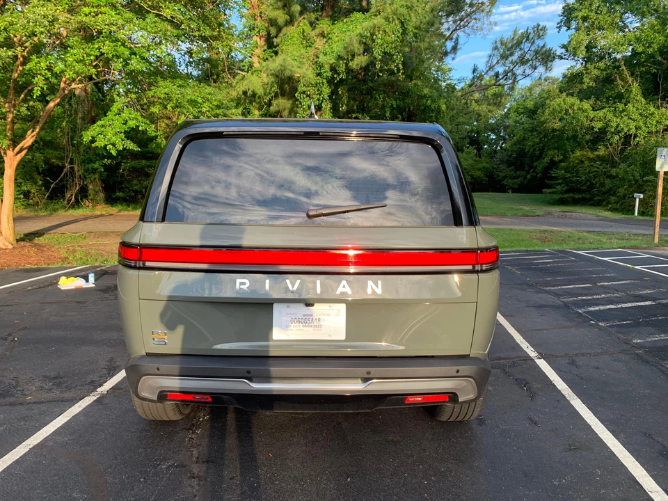2023 Rivian R1S - Image 13 of 31
