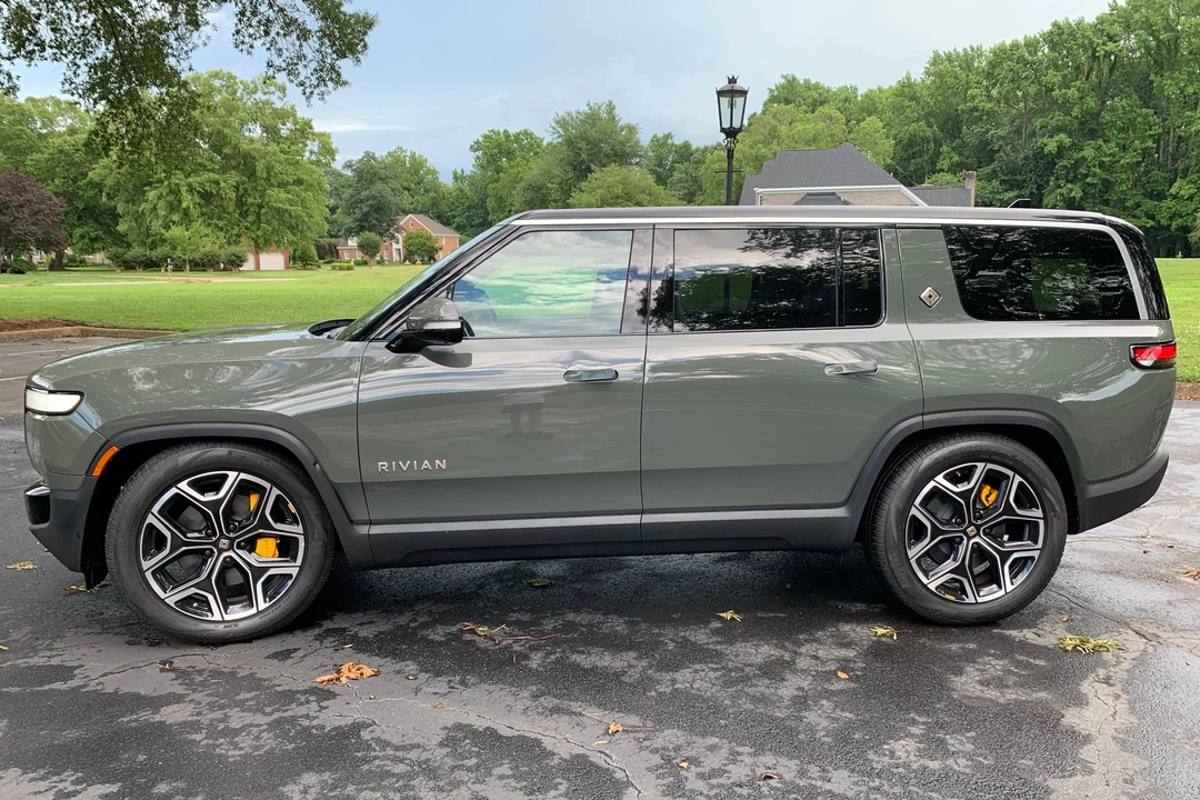 2023 Rivian R1S - Image 3 of 31
