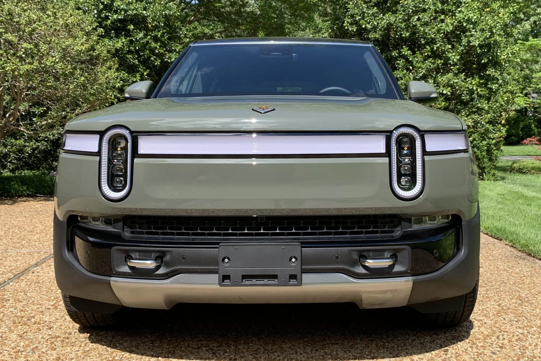 2023 Rivian R1S - Image 2 of 31