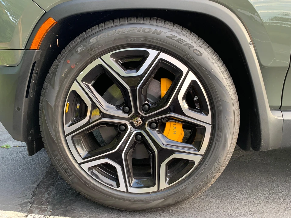 2023 Rivian R1S - Image 27 of 31