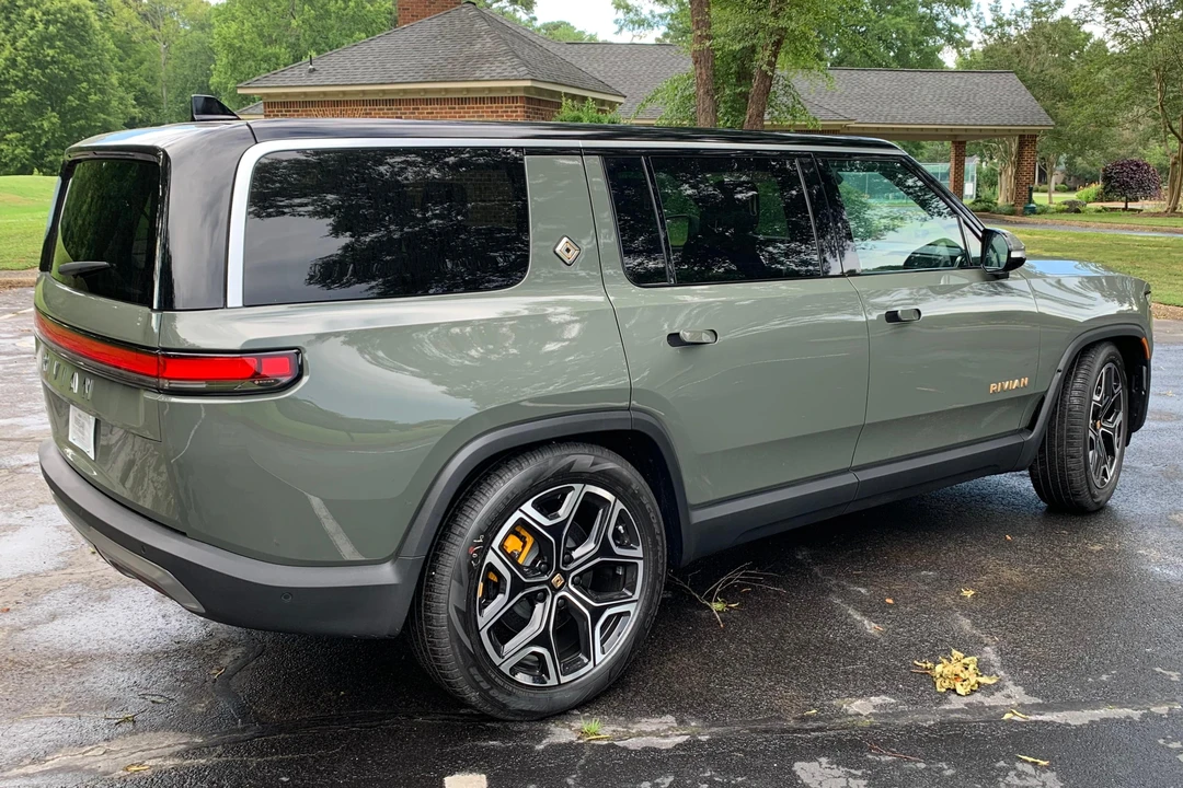 2023 Rivian R1S - Image 4 of 31