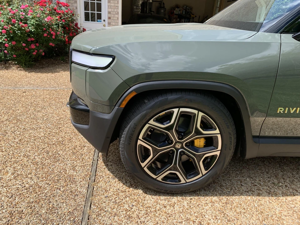 2023 Rivian R1S - Image 21 of 31