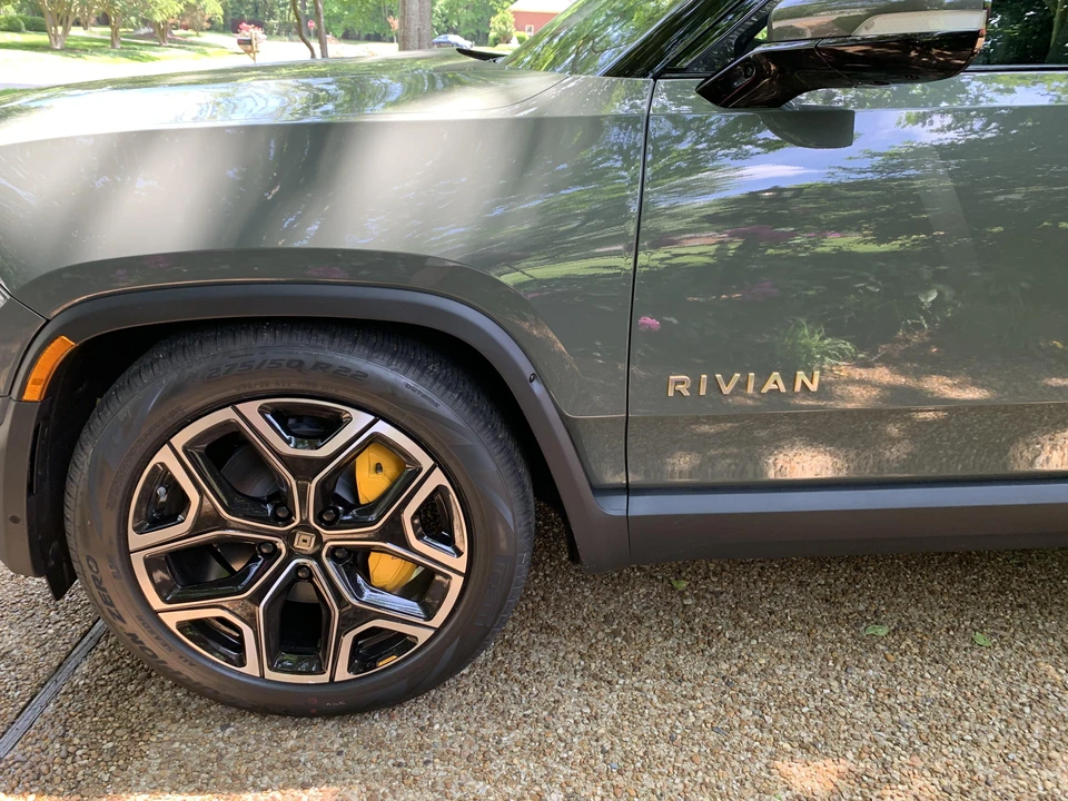 2023 Rivian R1S - Image 22 of 31