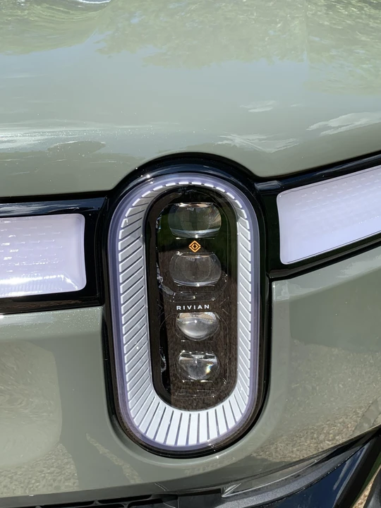 2023 Rivian R1S - Image 20 of 31