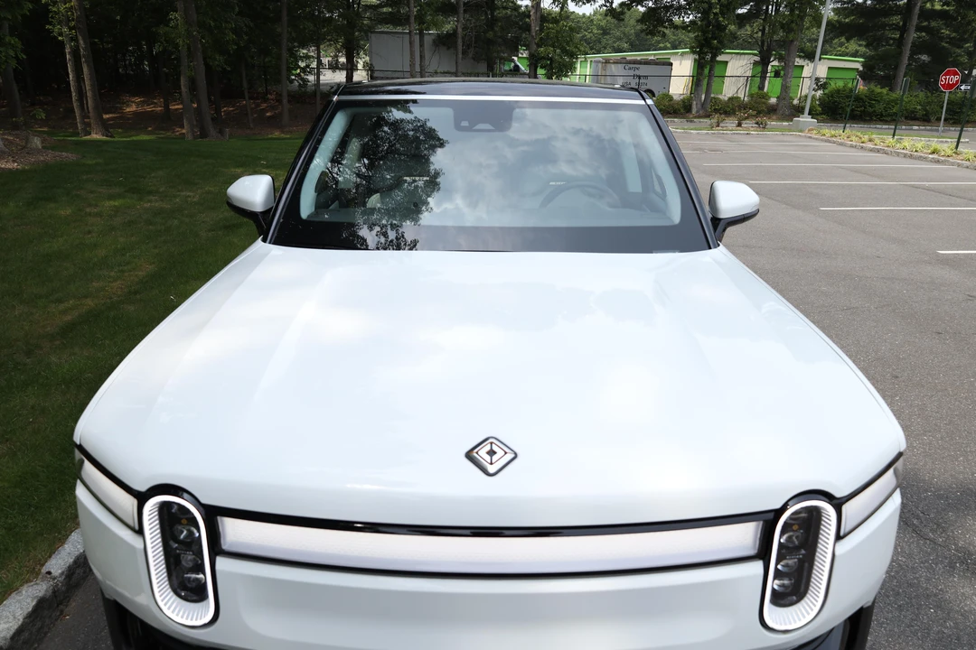 2023 Rivian R1S - Image 11 of 31