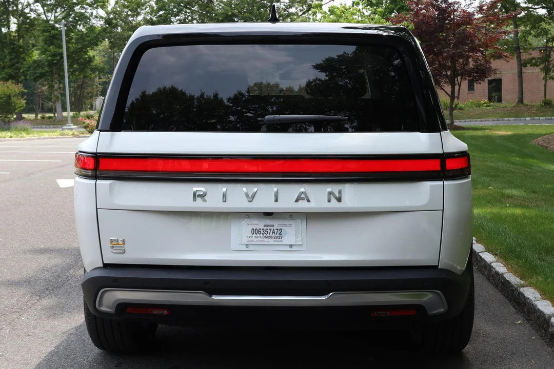 2023 Rivian R1S - Image 5 of 31