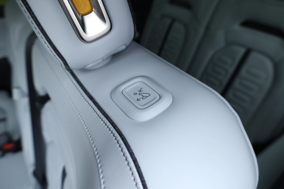 2023 Rivian R1S - Image 31 of 31