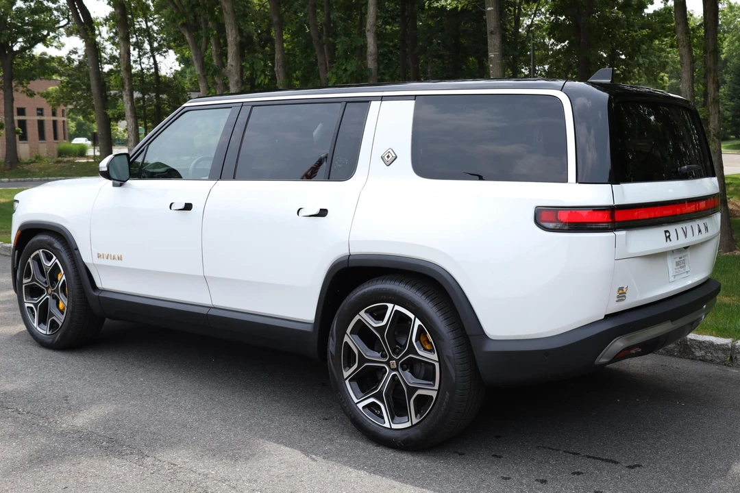 2023 Rivian R1S - Image 4 of 31