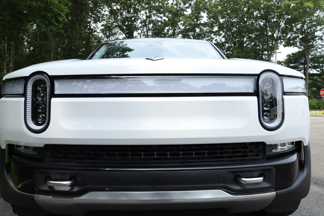 2023 Rivian R1S - Image 13 of 31