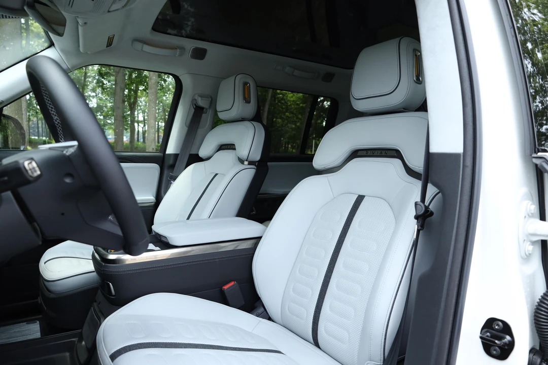 2023 Rivian R1S - Image 21 of 31