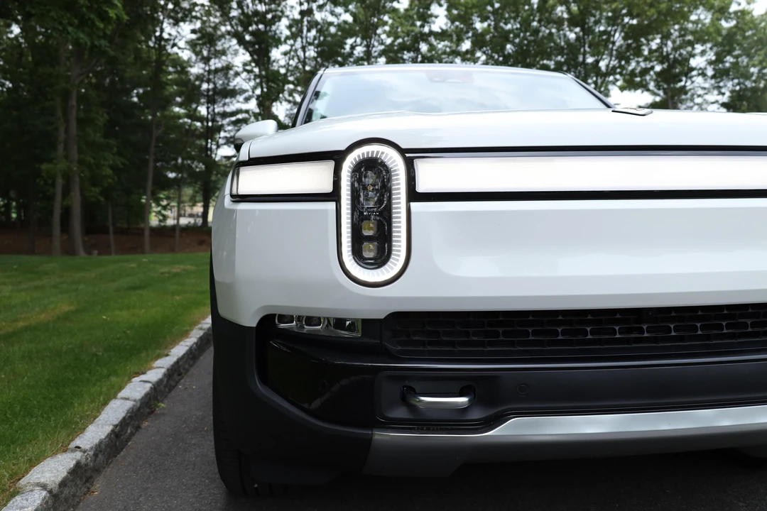 2023 Rivian R1S - Image 12 of 31