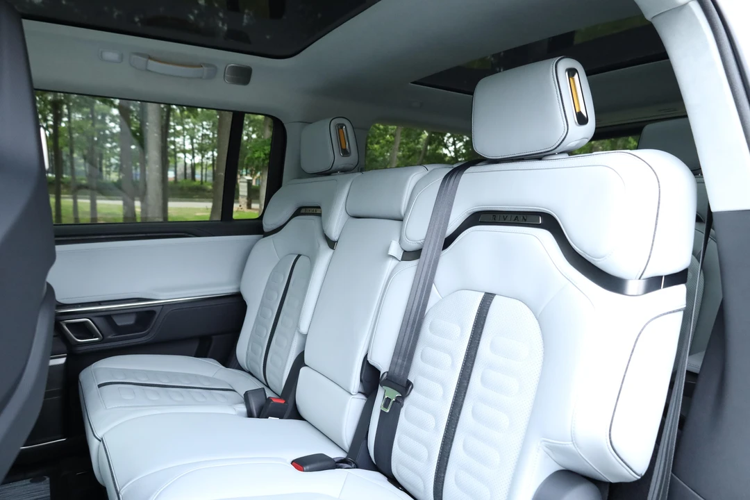 2023 Rivian R1S - Image 31 of 31